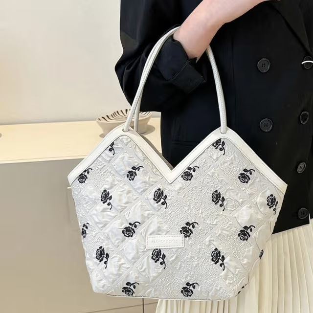 Sac à bandoulière à motif floral avec motif de patch de lettre